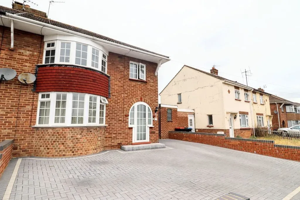 St. Johns Road, Bletchley, Milton Keynes, Buckinghamshire, MK3 5EA, photo 14
