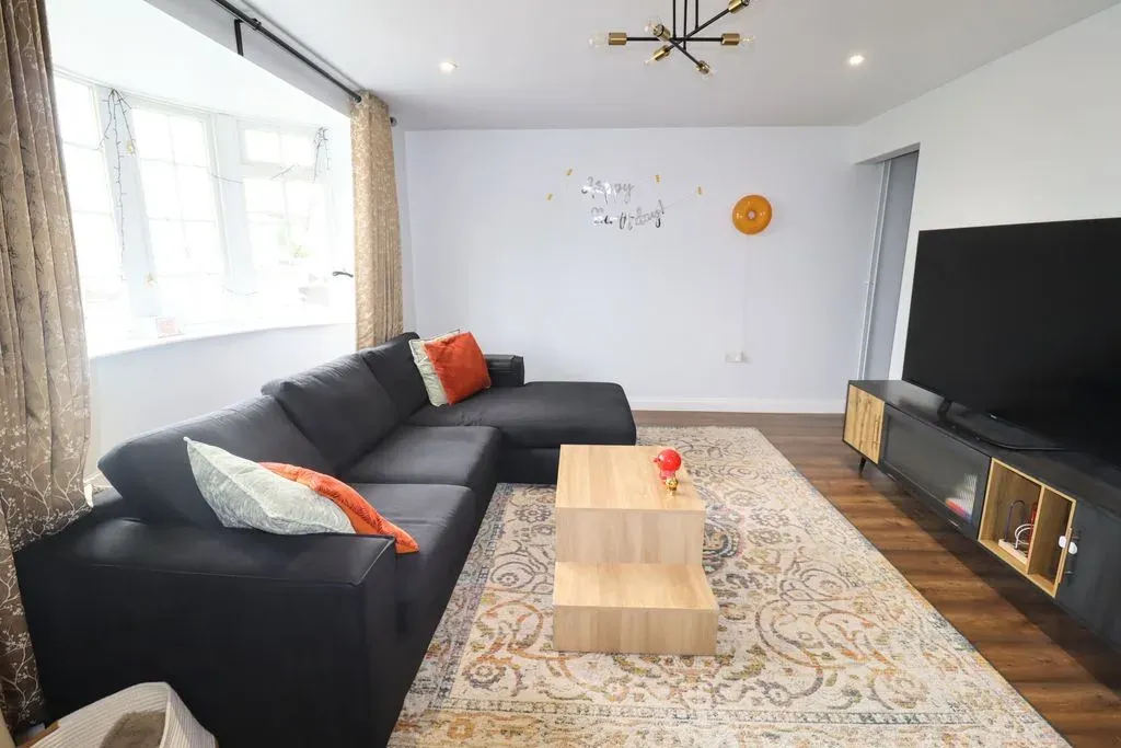 St. Johns Road, Bletchley, Milton Keynes, Buckinghamshire, MK3 5EA, photo 3