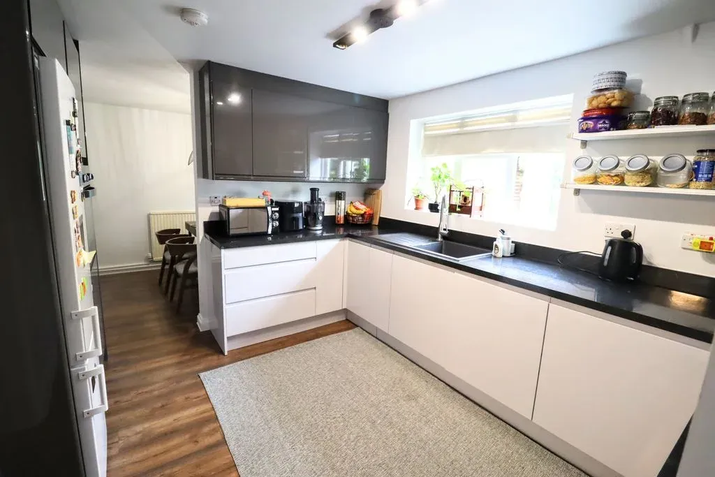 St. Johns Road, Bletchley, Milton Keynes, Buckinghamshire, MK3 5EA, photo 2