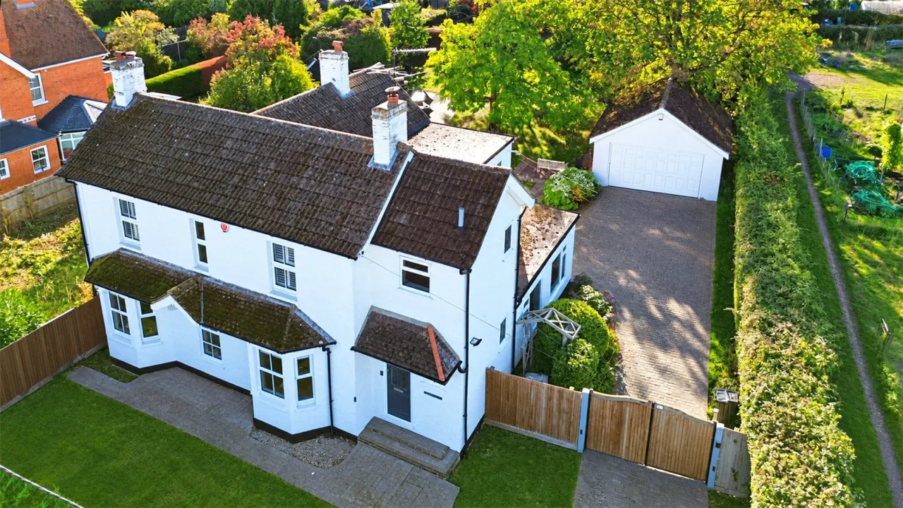 4 bed house for sale, Church Lane, Three Mile Cross, RG7