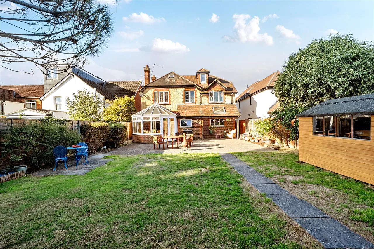 Abbey Road, Horsell, GU21, photo 2