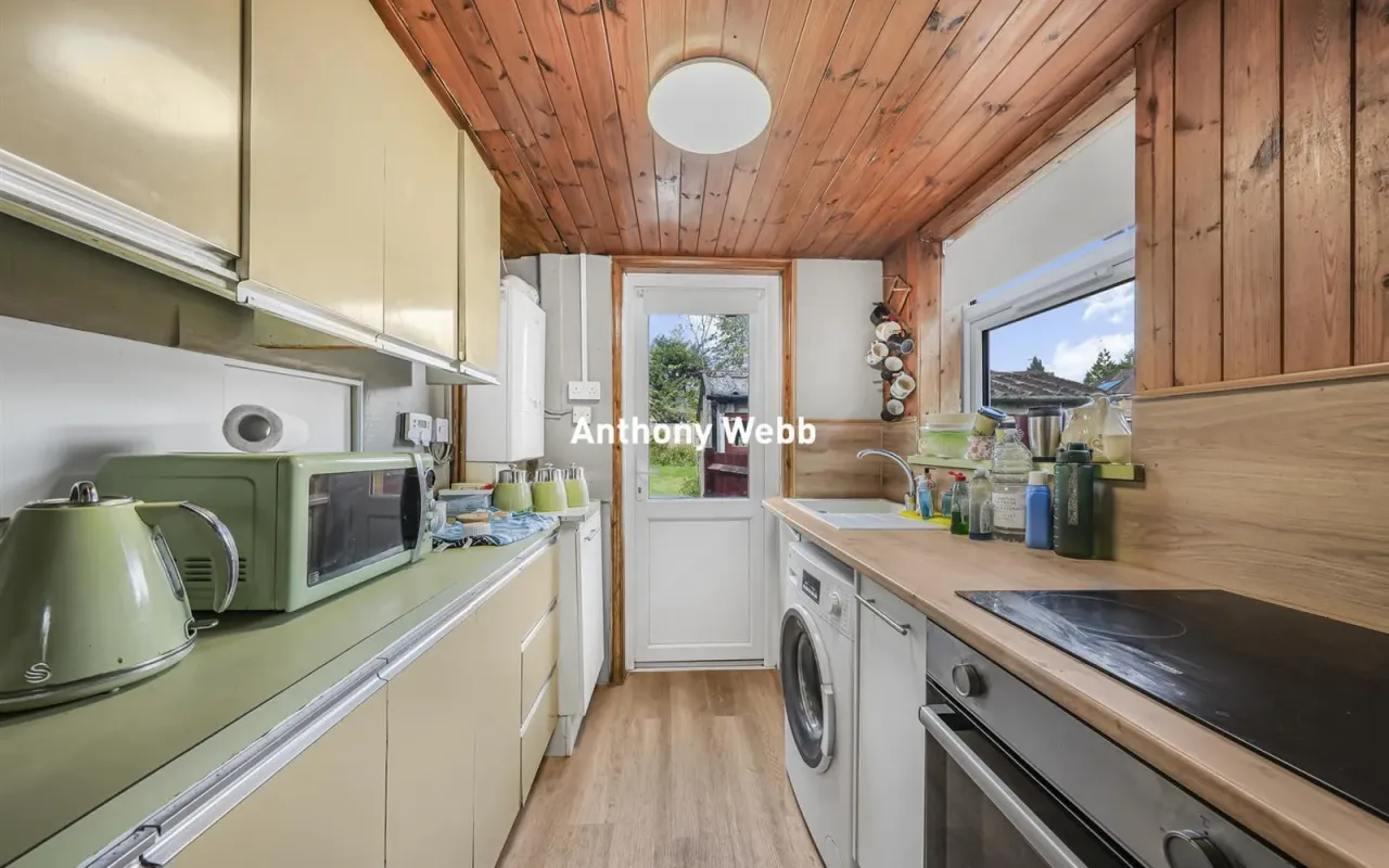 Fountains Crescent, Southgate, N14, photo 7