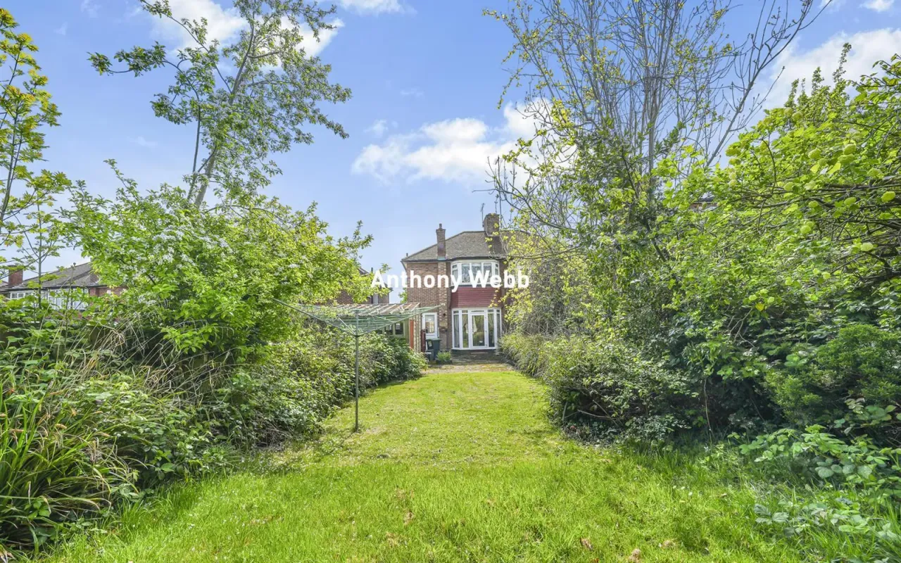 Fountains Crescent, Southgate, N14, photo 15