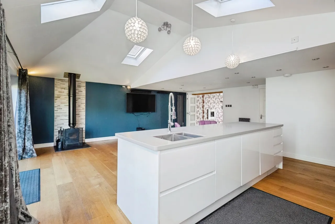 Harrop Fold, OLDHAM, Lancashire, OL8, photo 2