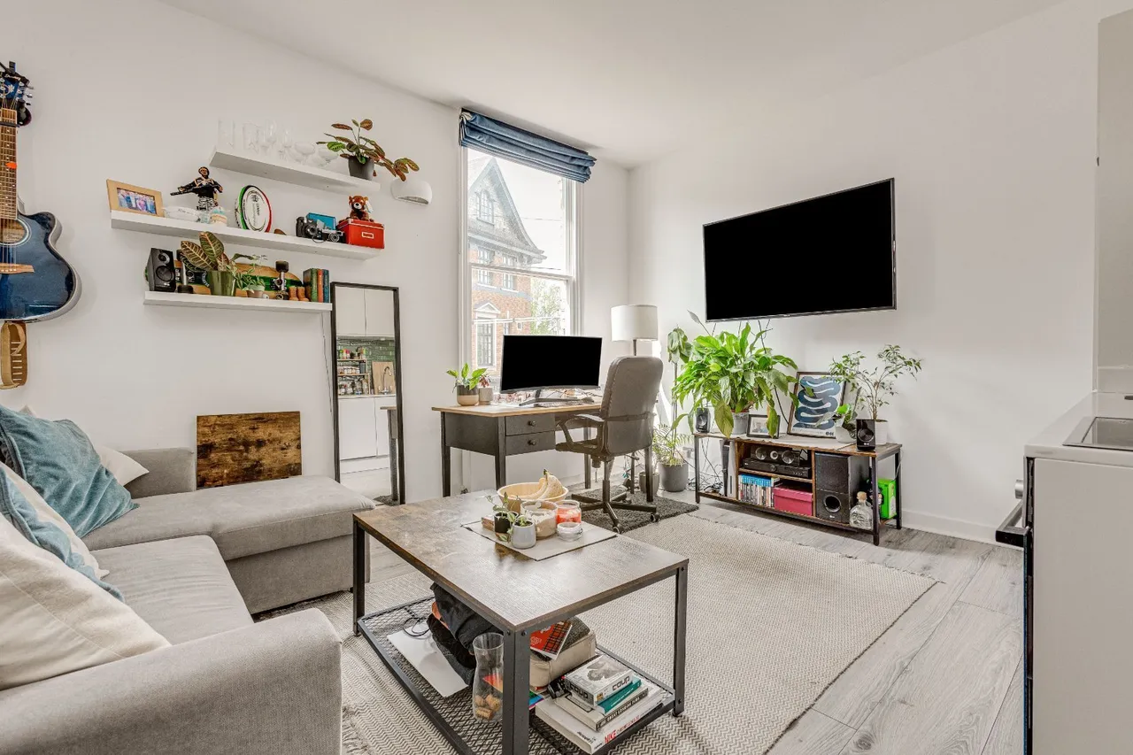 1 bed flat for sale, Fernlea Road, Balham London, SW12
