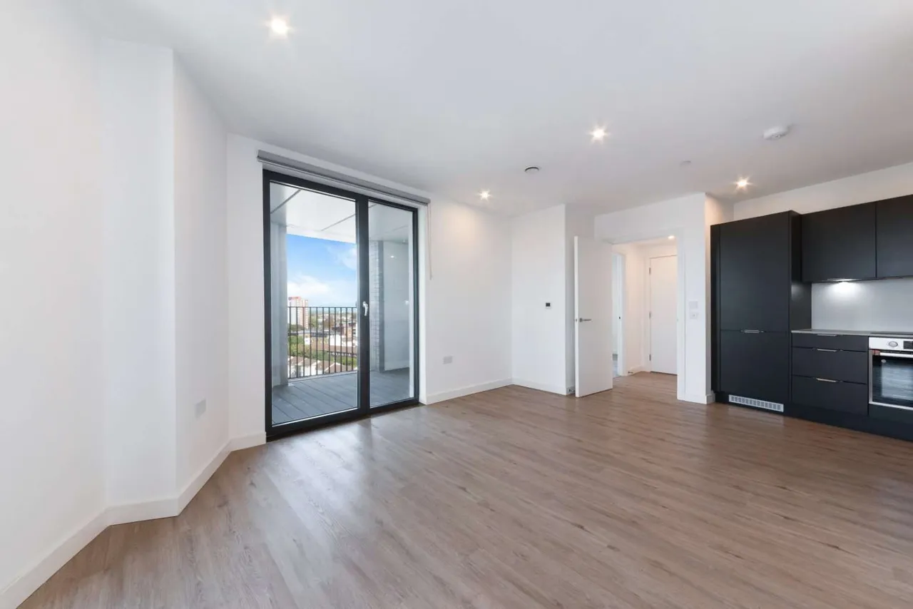 2 bed flat to rent, Plaistow Road, London, E13