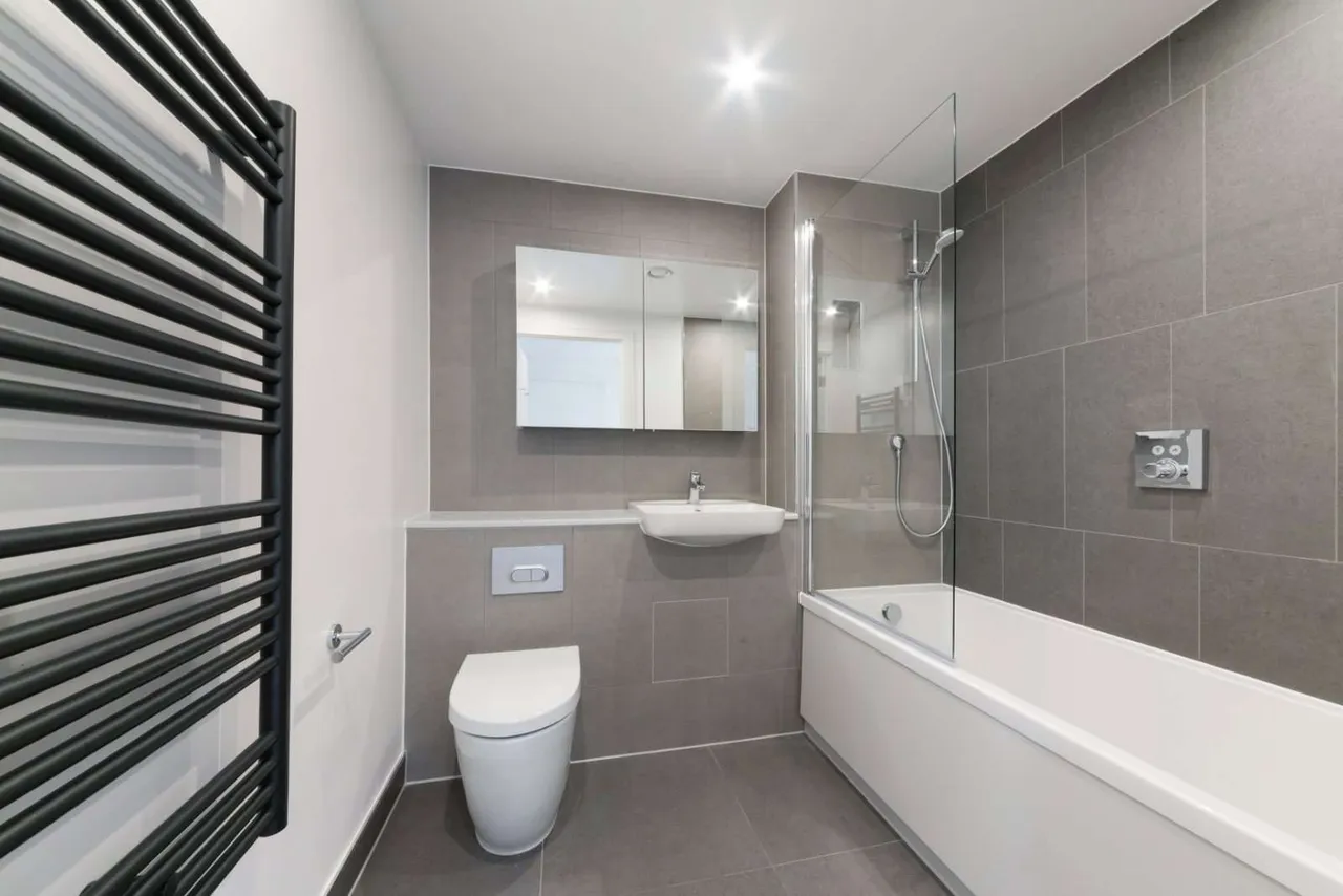 Plaistow Road, London, E13, photo 2