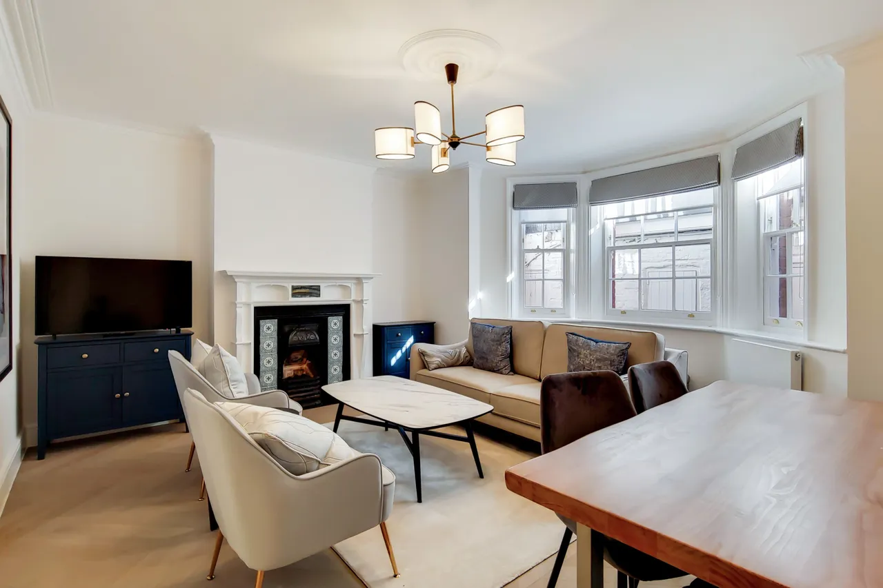 3 bed flat to rent — 11 Abingdon Mansions, Pater Street, London