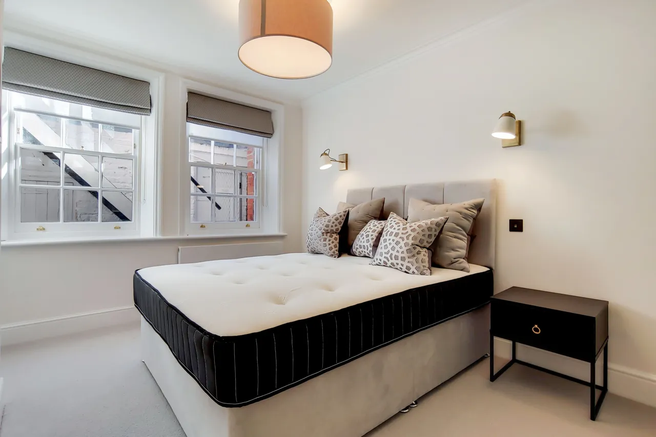 11 Abingdon Mansions, Pater Street, London, photo 6