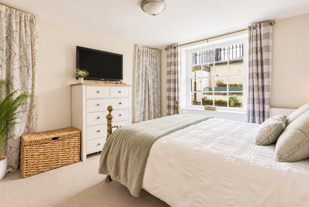Grosvenor Place South, Cheltenham, GL52, photo 11