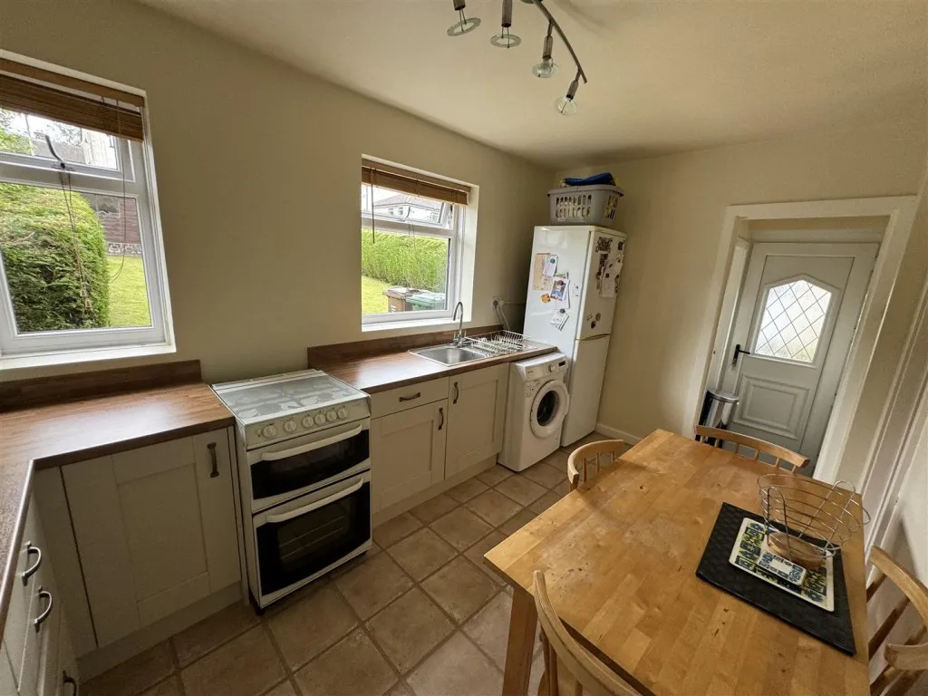North Dean Road, Keighley, BD22, photo 6