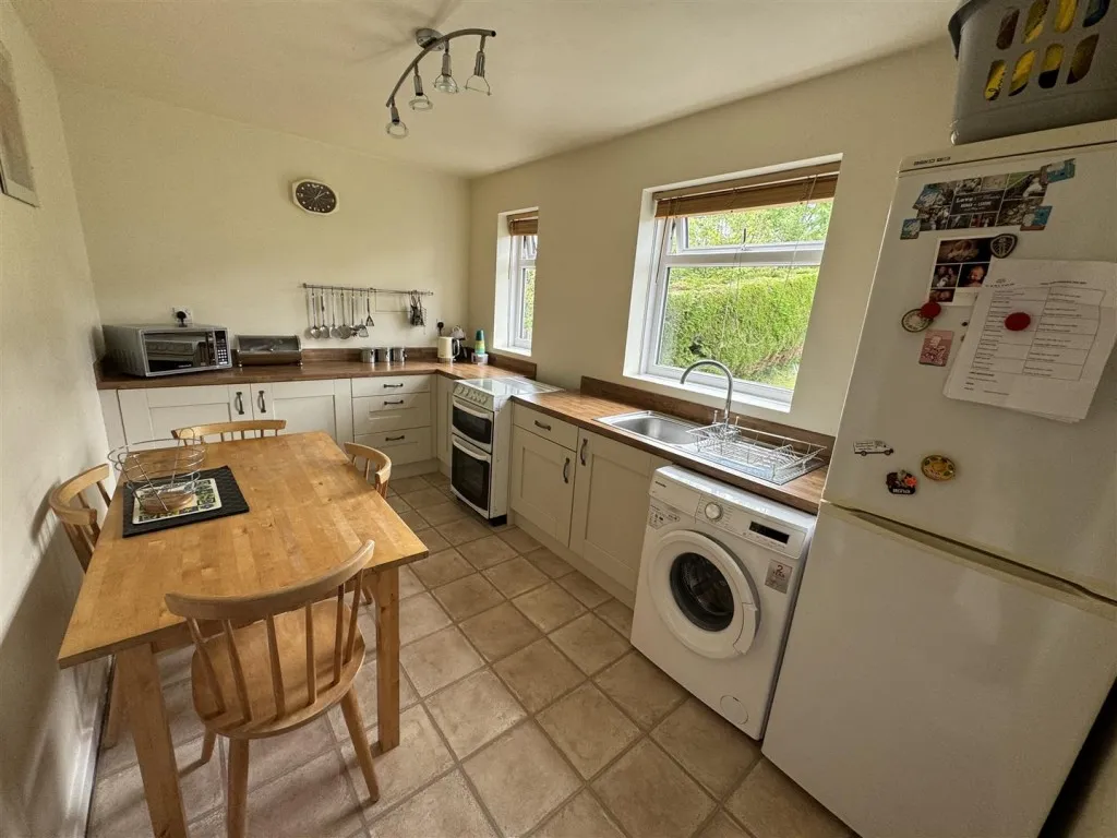 North Dean Road, Keighley, BD22, photo 5