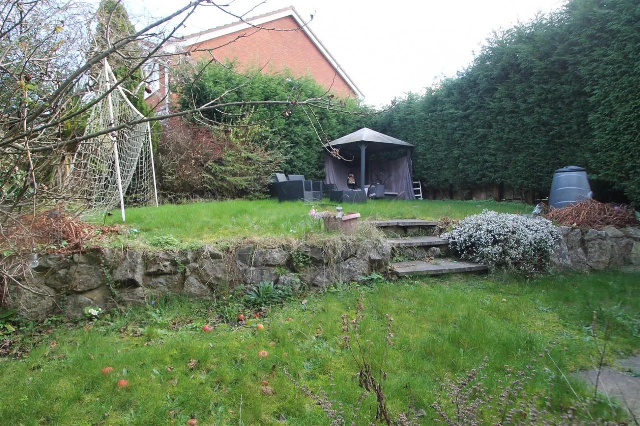 Ascot Drive, Dudley, photo 27