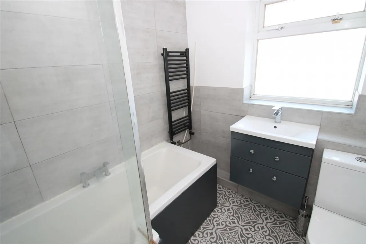 Ascot Drive, Dudley, photo 6