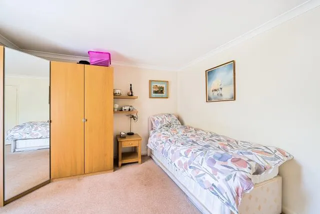 Holden Road, London, N12, photo 11