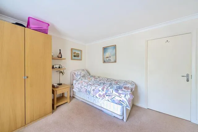 Holden Road, London, N12, photo 12
