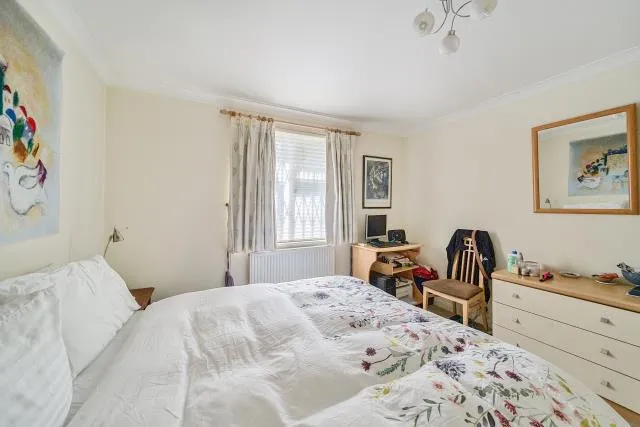 Holden Road, London, N12, photo 15