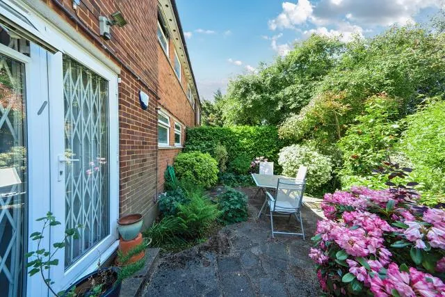 Holden Road, London, N12, photo 20
