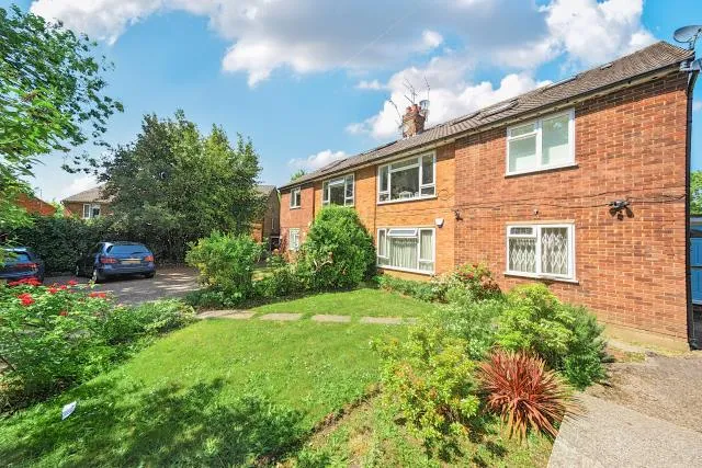 2 bed flat for sale, Holden Road, London, N12