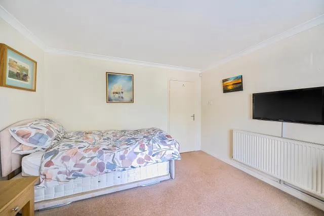 Holden Road, London, N12, photo 13