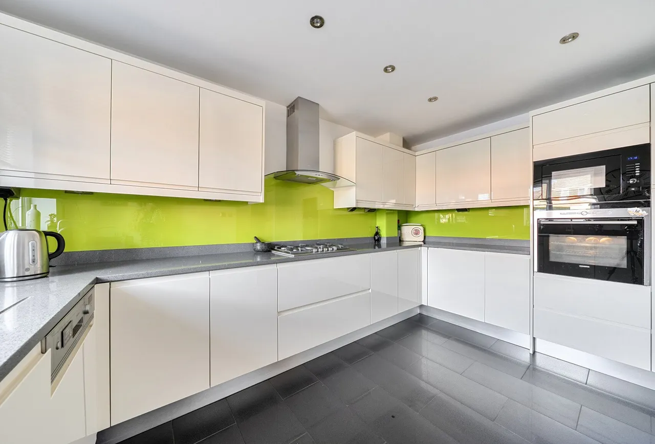 Reigate Road, Surrey, Hookwood, RH6 0AP, photo 3