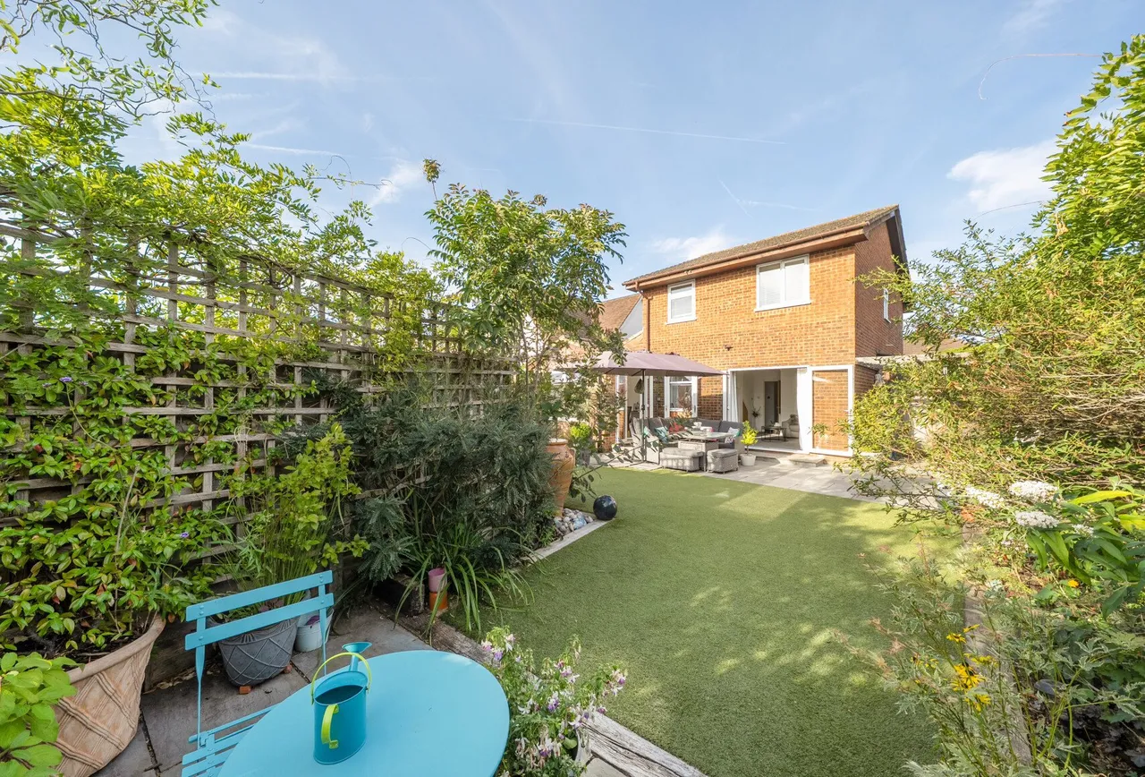Reigate Road, Surrey, Hookwood, RH6 0AP, photo 2