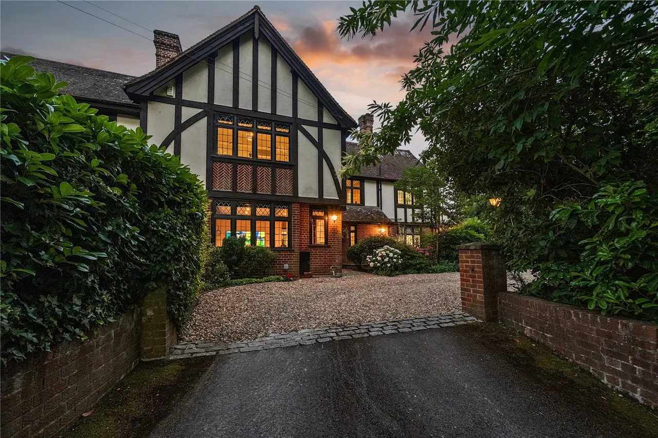 Tekels Avenue, Camberley, Surrey, GU15 2LB, photo 2