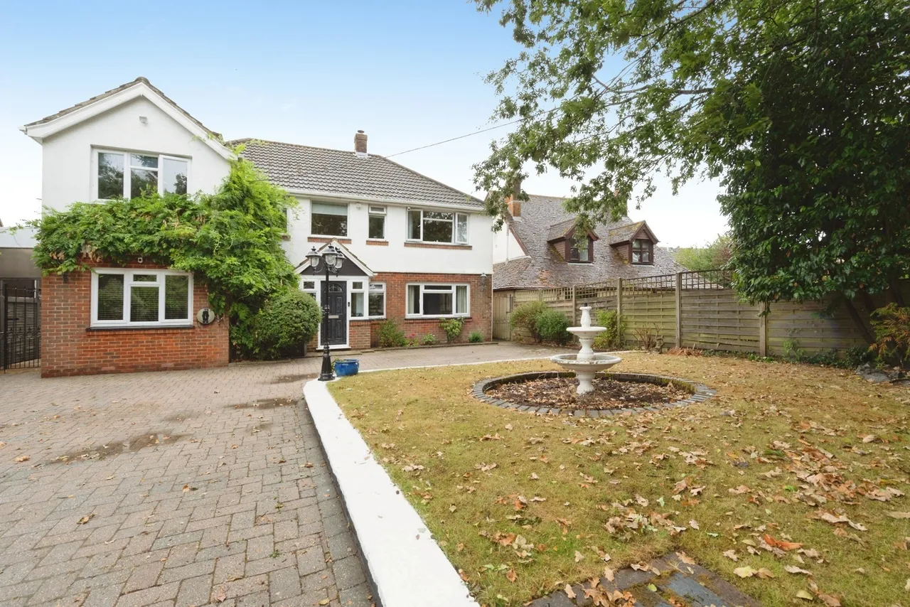 4 bed house for sale, Forest Front, Hythe, SO45