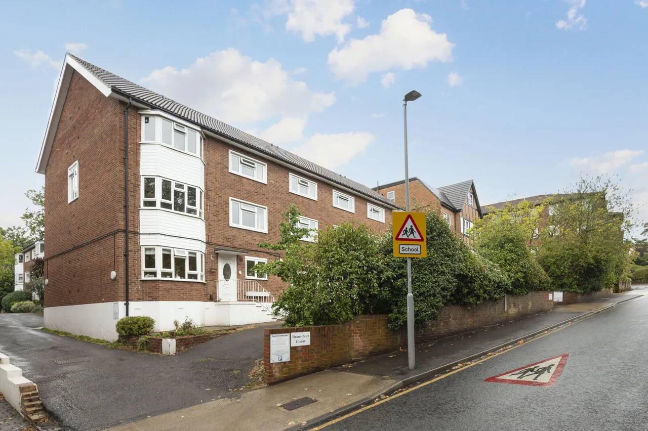 2 bed flat for sale, South Bank, Surbiton, KT6