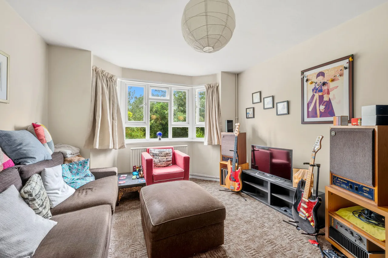 South Bank, Surbiton, KT6, photo 2