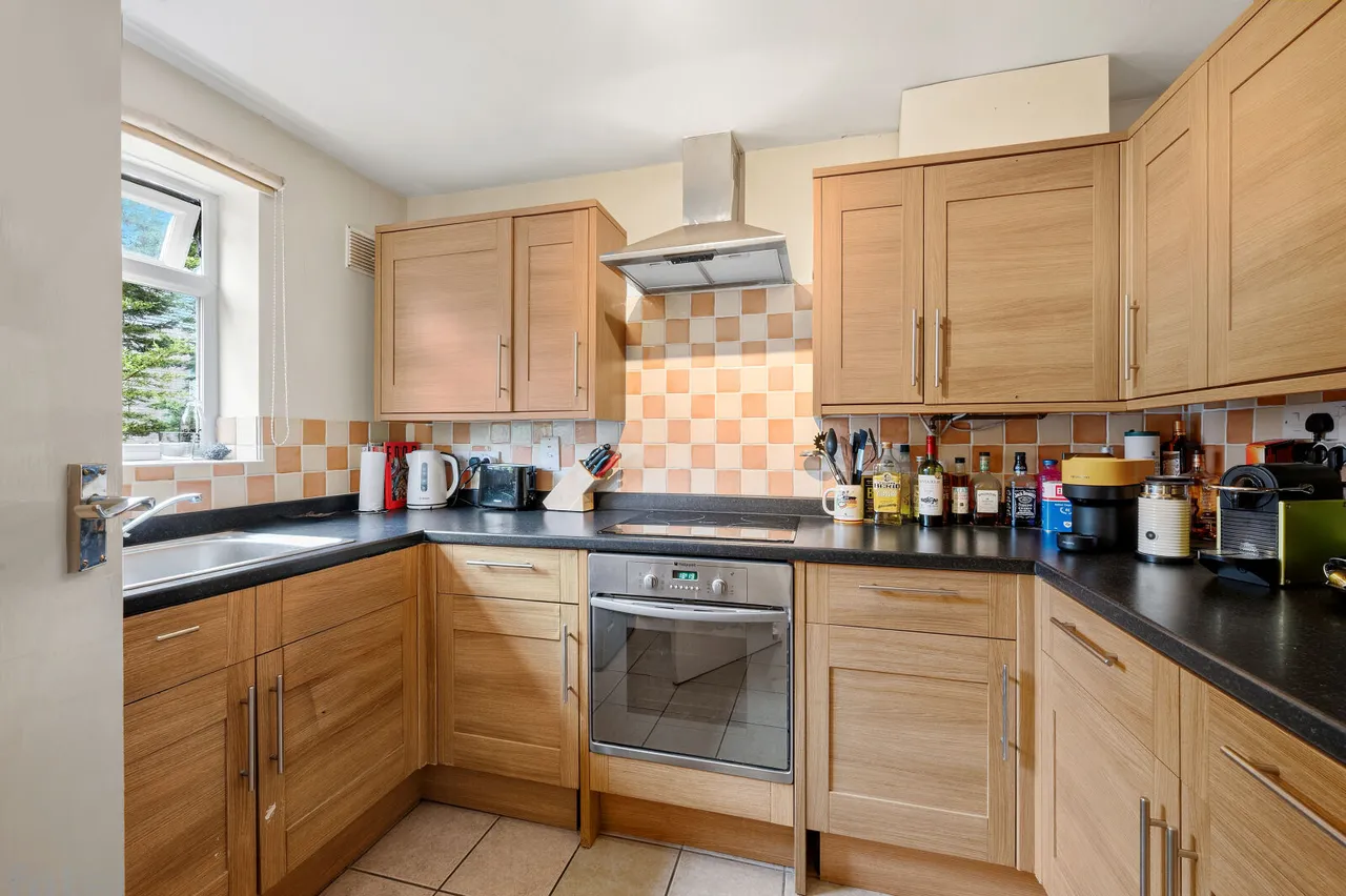 South Bank, Surbiton, KT6, photo 3