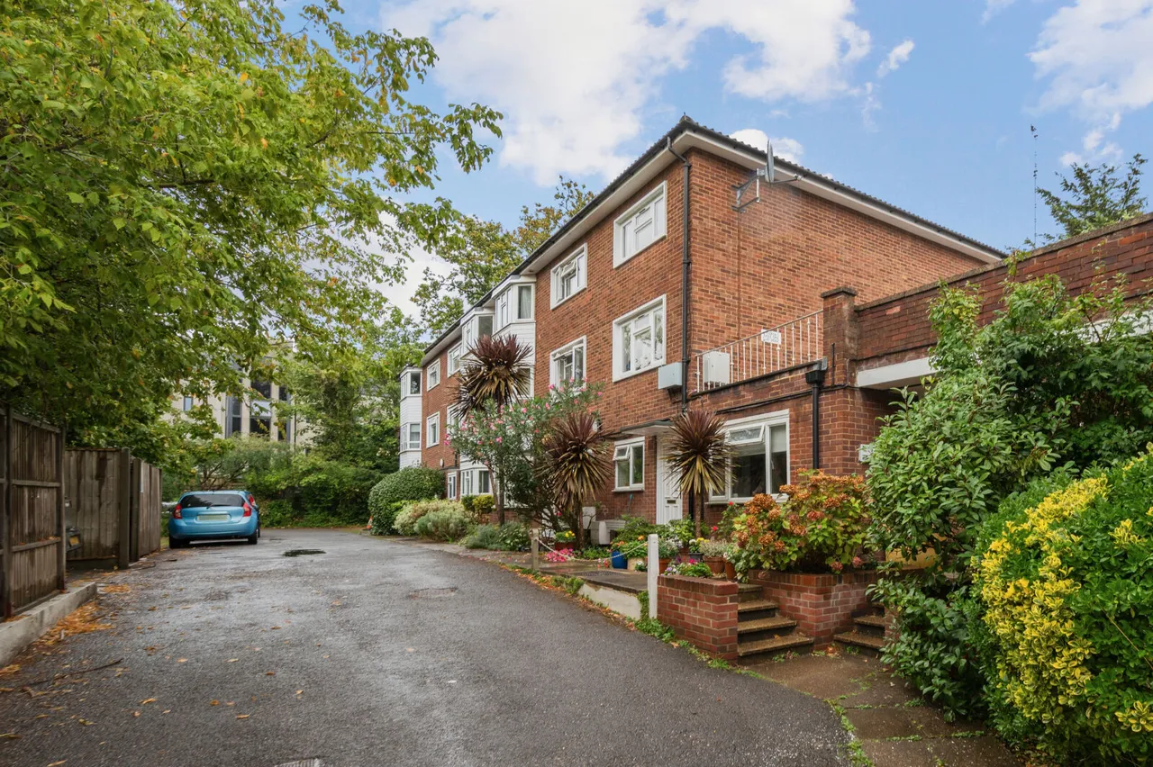 South Bank, Surbiton, KT6, photo 11