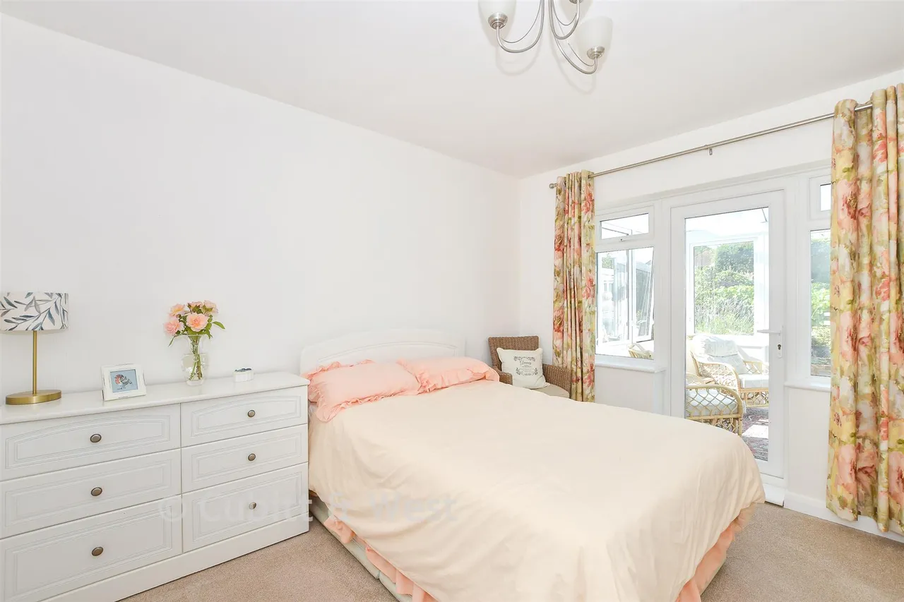Linden Avenue, East Grinstead, RH19, photo 5