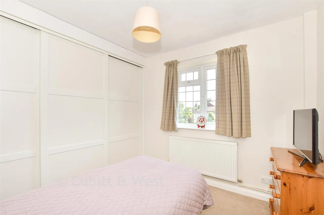 Linden Avenue, East Grinstead, RH19, photo 7