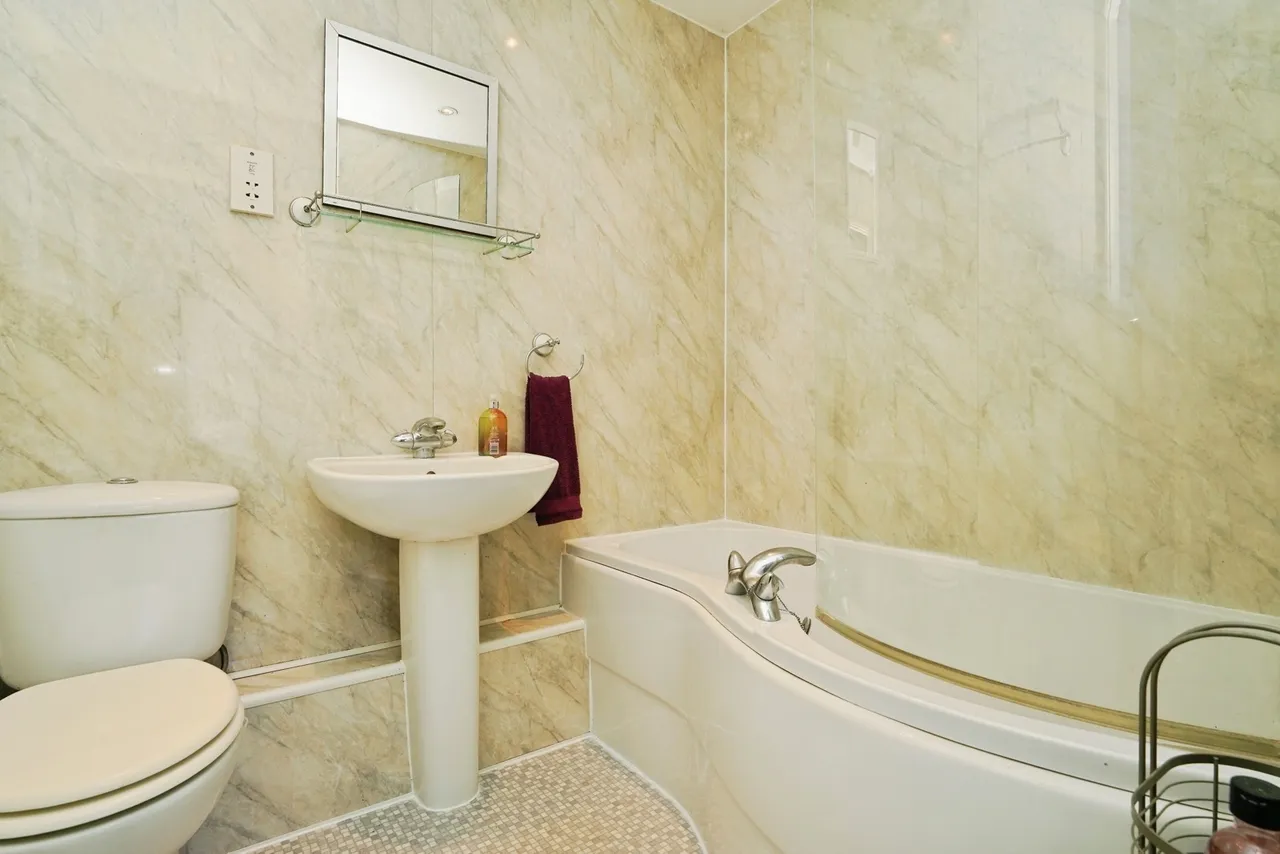 Appleyard Close, Cheltenham, GL51, photo 5