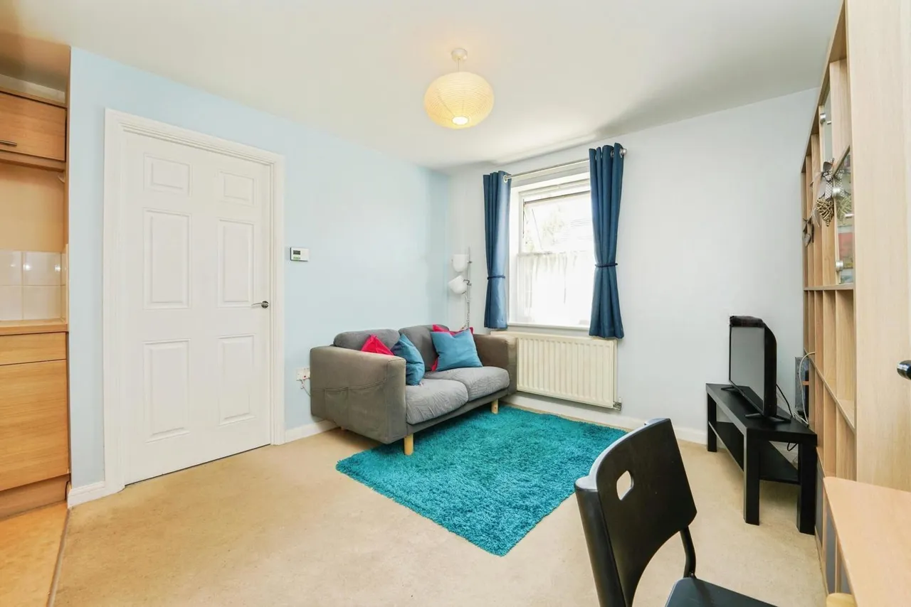 Appleyard Close, Cheltenham, GL51, photo 2