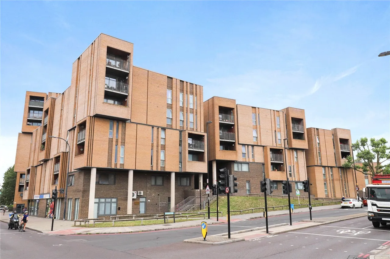 Bromley Road, London, SE6, photo 4