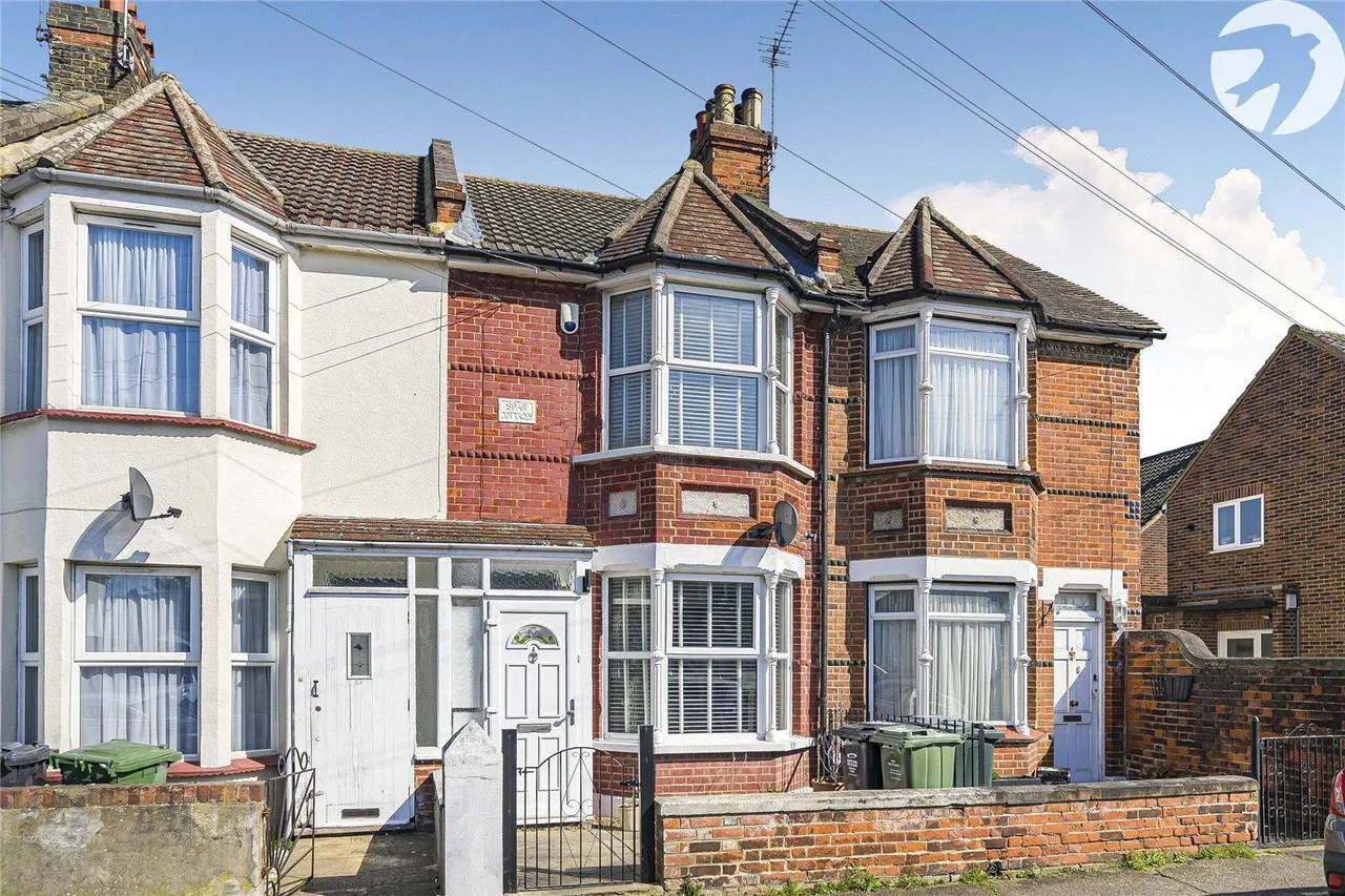 2 bed house for sale, Knockhall Chase, Greenhithe, DA9