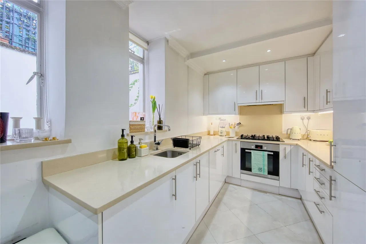 Lower Sloane Street, London, SW1W, photo 2
