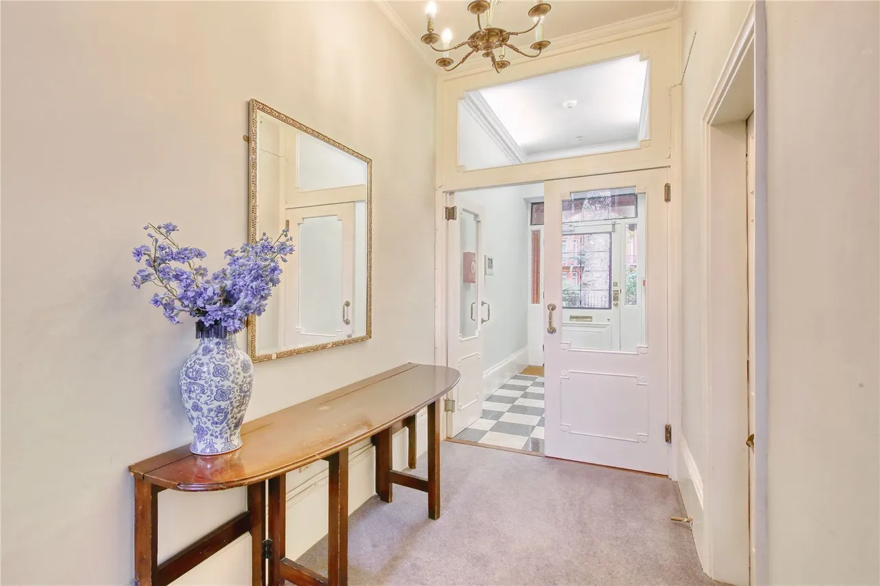Lower Sloane Street, London, SW1W, photo 11