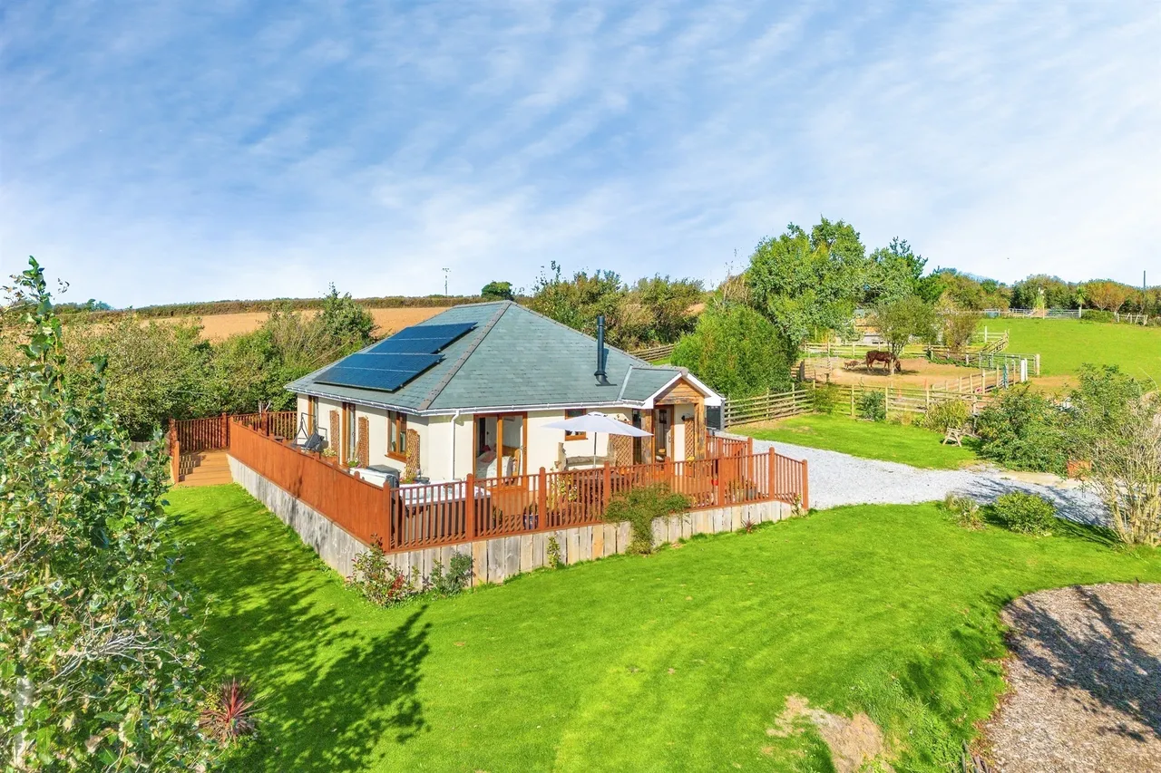 3 bed house for sale, Sunnyside, South Allington, TQ7