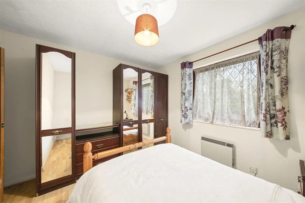 Robins Close, Uxbridge, photo 7