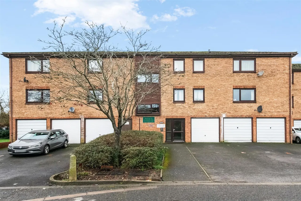 Robins Close, Uxbridge, photo 9