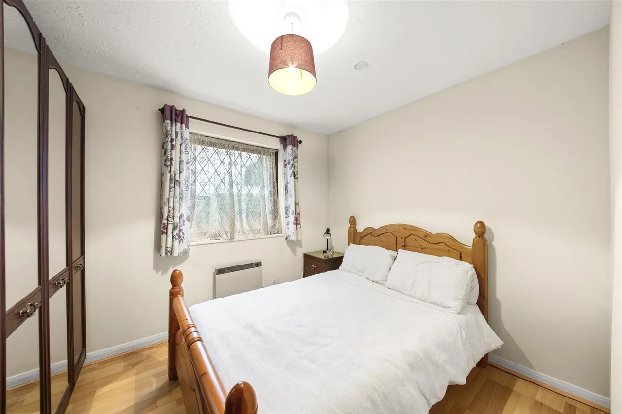 Robins Close, Uxbridge, photo 2