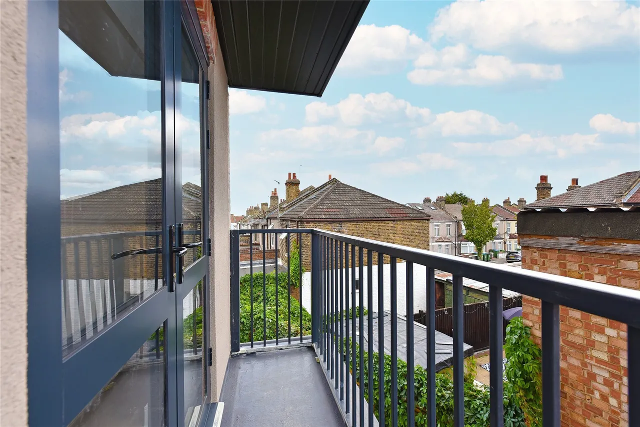 Plumstead High Street, Plumstead, London, SE18, photo 5