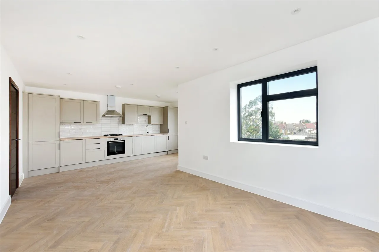 1 bed flat to rent — Plumstead High Street, Plumstead, London, SE18