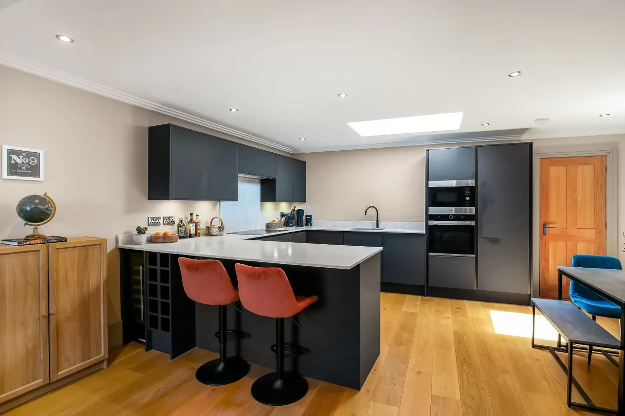 Chipper Lane, Salisbury, Wiltshire, SP1 1BG, photo 3