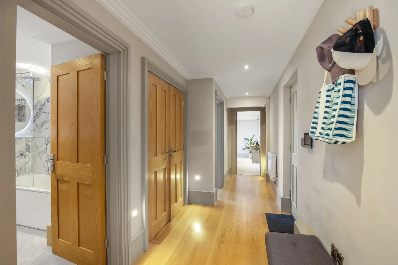 Chipper Lane, Salisbury, Wiltshire, SP1 1BG, photo 8