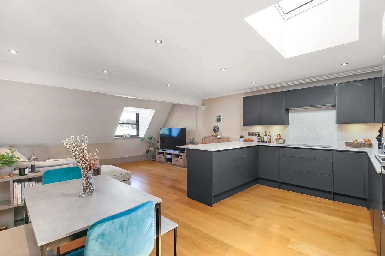 Chipper Lane, Salisbury, Wiltshire, SP1 1BG, photo 2