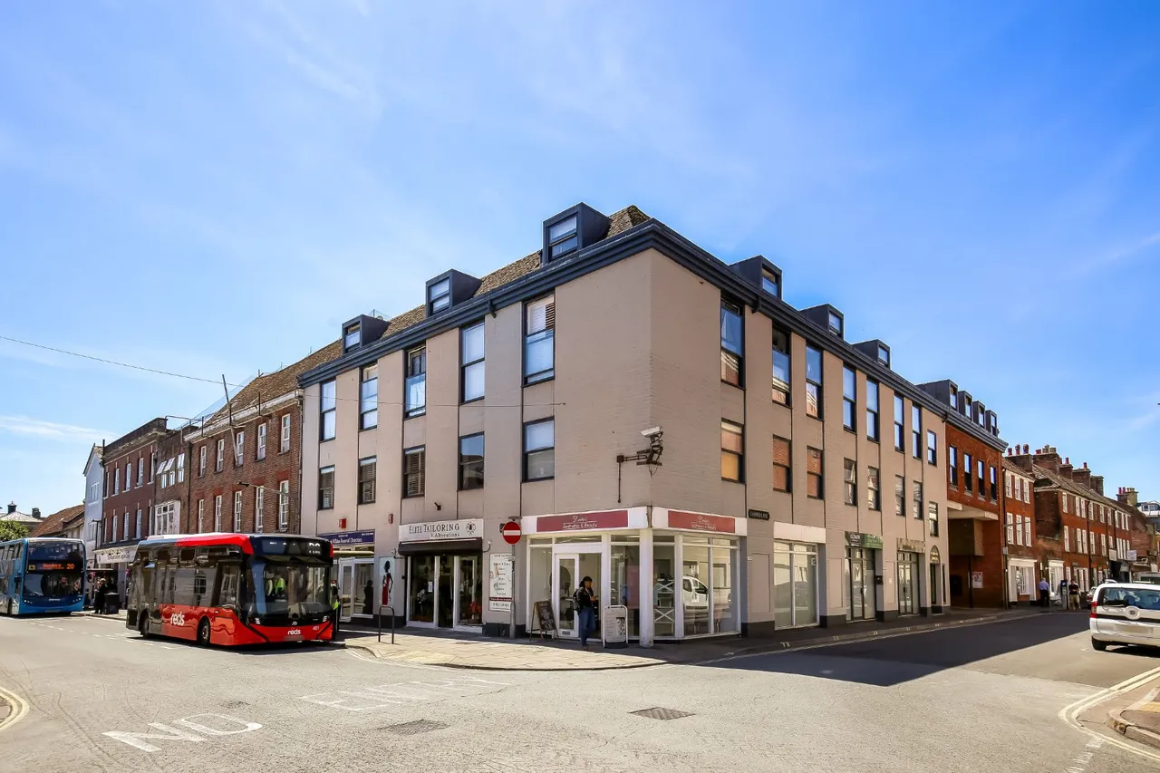 2 bed flat for sale — Chipper Lane, Salisbury, Wiltshire, SP1 1BG